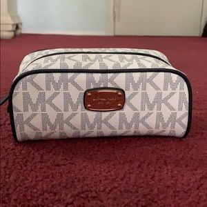 NEW w/o TAGS Michael Kors Bag/Pouch